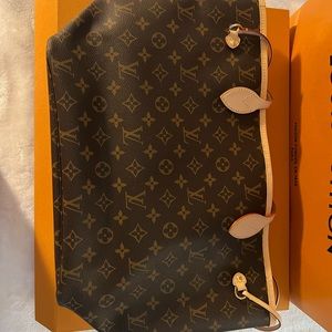 SOLD —- Louis Vuitton — Never full MM